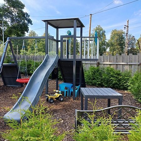 Green Garden & Private Parking Apartments With Playground Riga Exterior photo