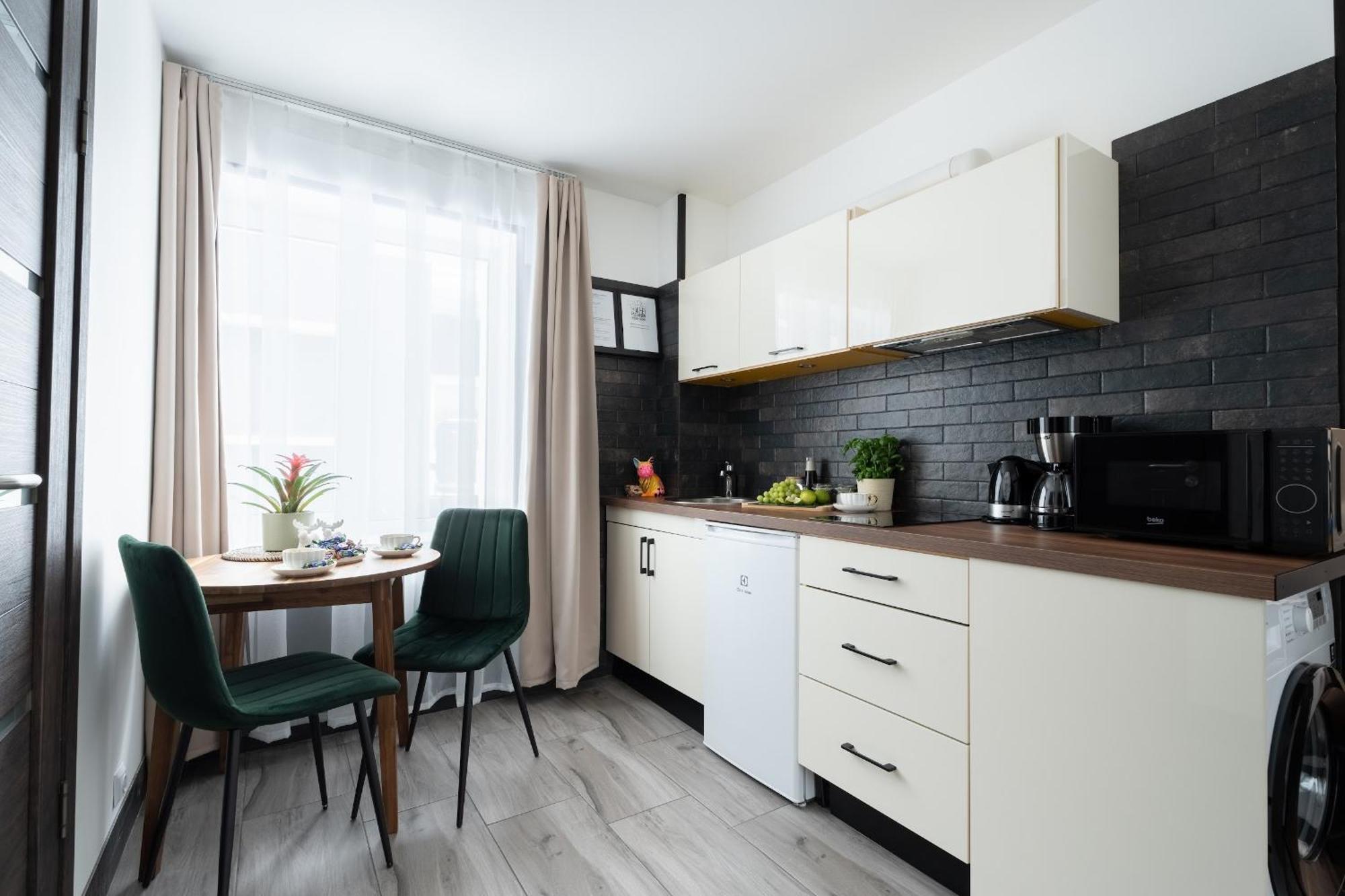 Green Garden & Private Parking Apartments With Playground Riga Exterior photo
