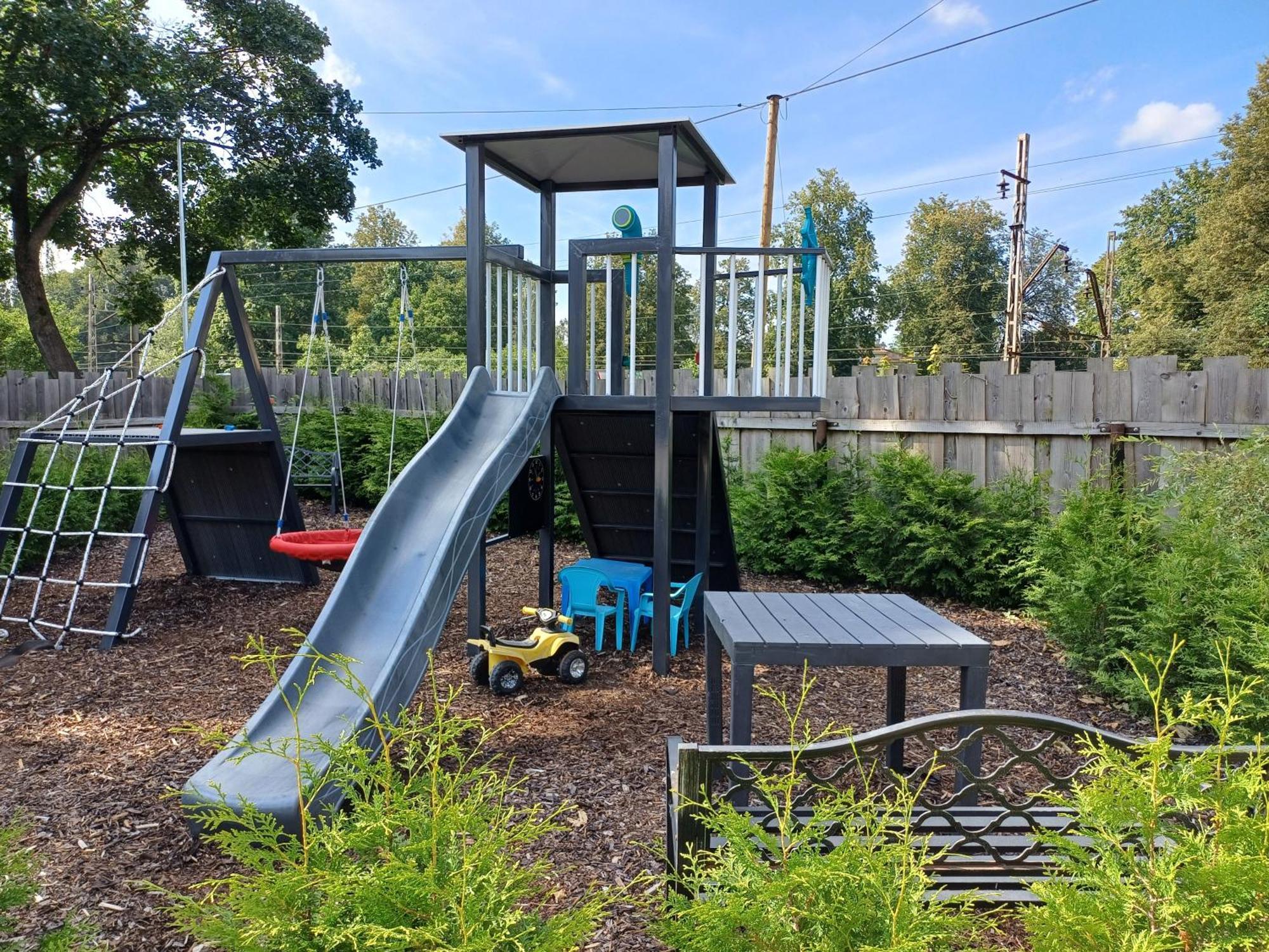 Green Garden & Private Parking Apartments With Playground Riga Exterior photo