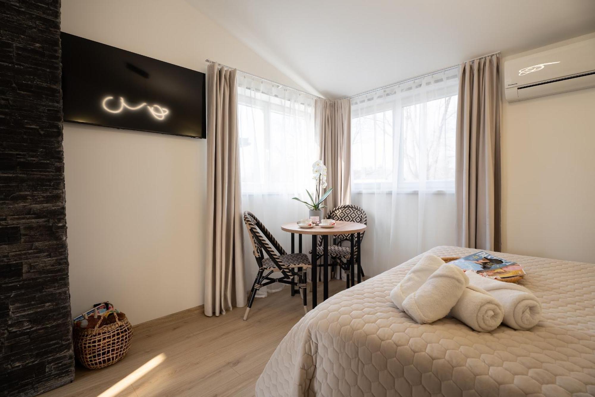 Green Garden & Private Parking Apartments With Playground Riga Exterior photo